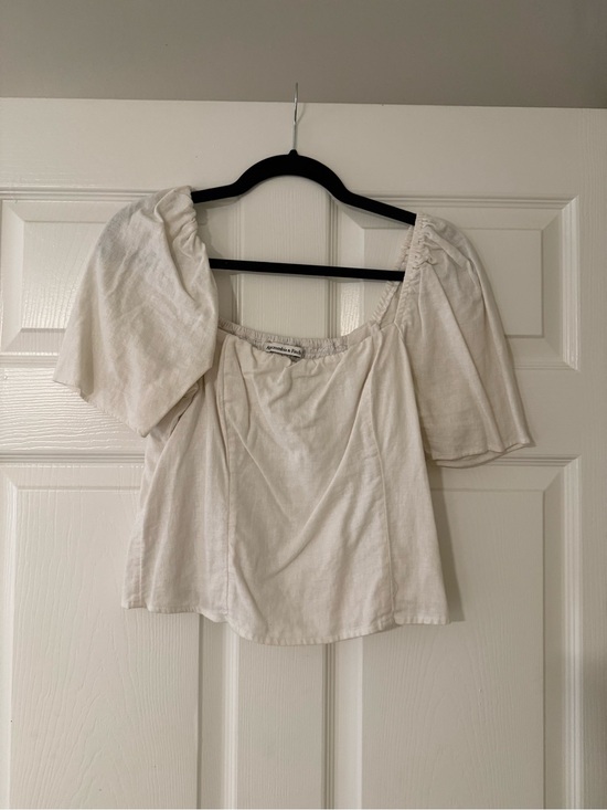Abercrombie & Fitch Tops - Abercrombie & Fitch Cream Square-Neck Puff Sleeve Top